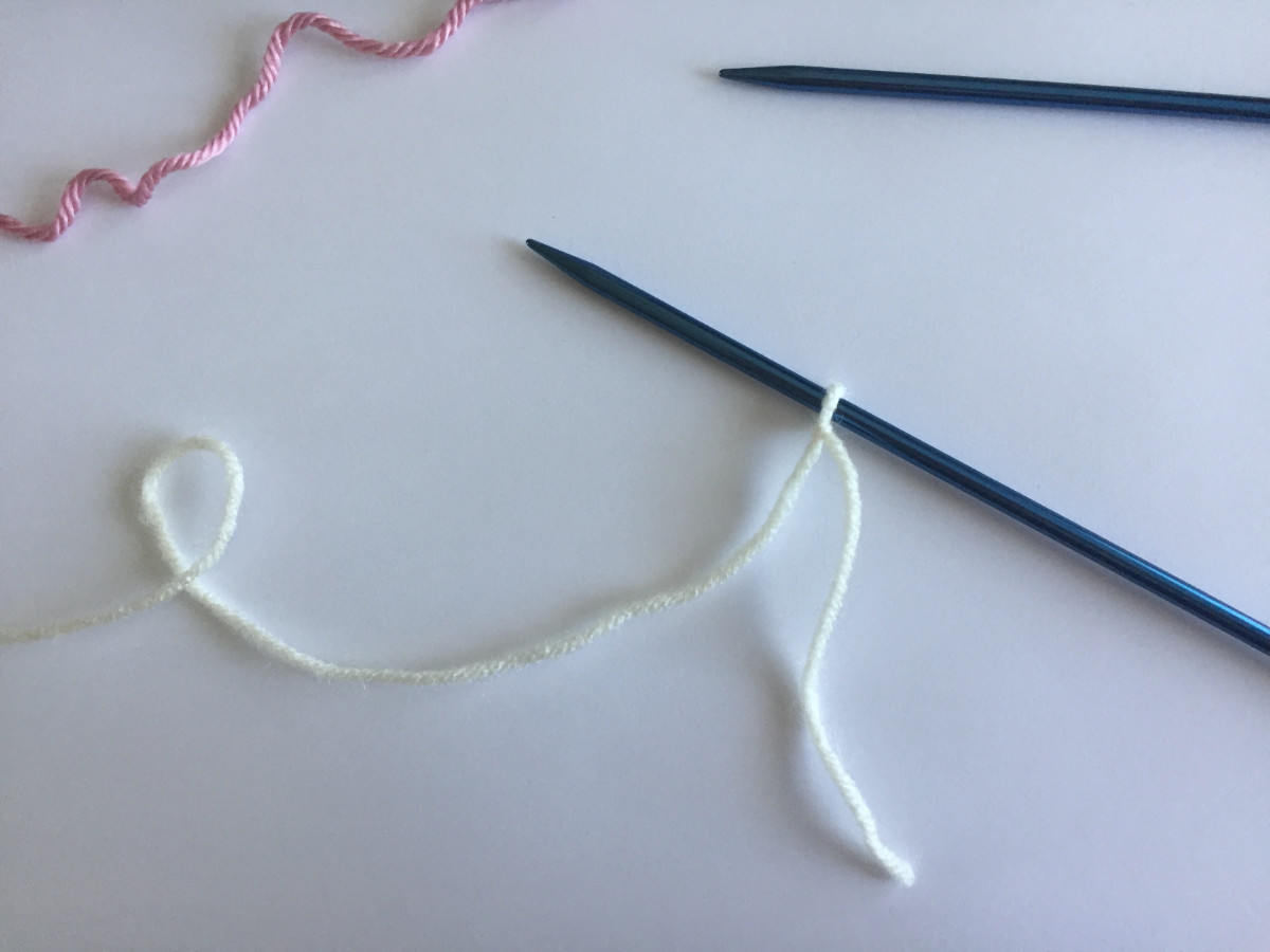 Slip knot on knitting needle