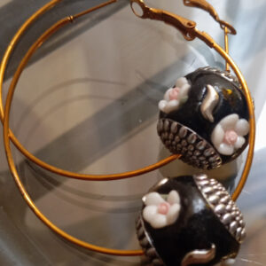 BLACK AND WHITE FLOWERS EARRINGS