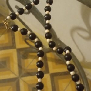 WHITE AND BLACK NECKLACE